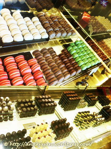 manon choco and macaroon