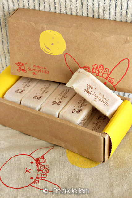 Box of 10 Pineapple Cakes SGD 25