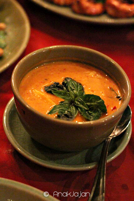 Kaeng Phed Gai Yang Mamuang IDR 75k