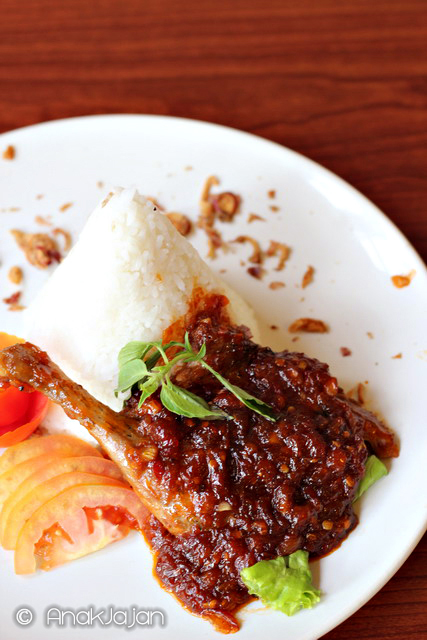 Bebek Yu Tien Sambal Medium IDR 16.5k