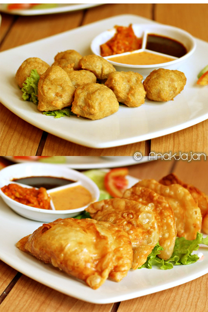 Bakso Bebek IDR 11.5k, Pastel Udang/Ayam IDR 10k