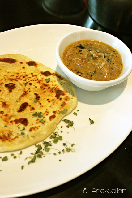 Methi Chicken Curry & Roti Prata