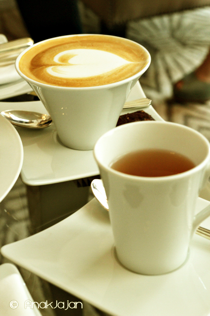 Comes with coffee or tea