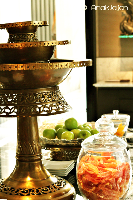 Fresh and dried fruit & nuts also available as complimentary