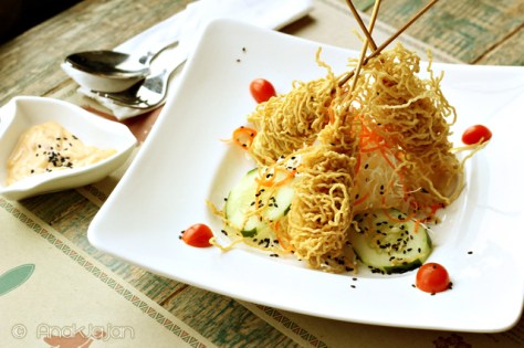 “Lolo” (Crazy) shrimp wrap IDR 38K