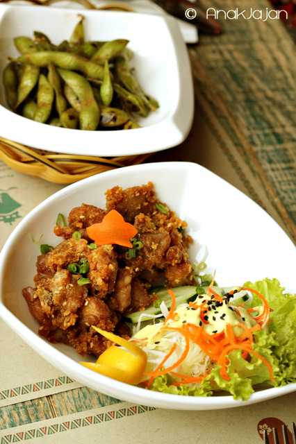 Hawaiian Edamame IDR 20K, Makaha Mochiko Chicken IDR 32K