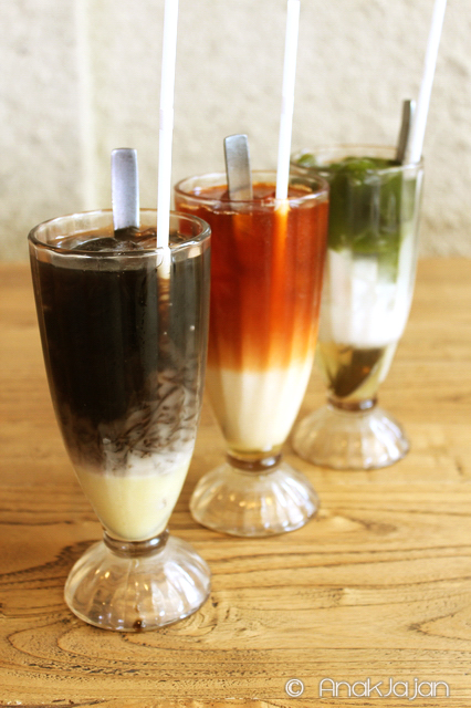 Es Cincau Susu IDR 11k , Thai Tea Jelly IDR 13k, Es Cincau Hijau IDR 11k 