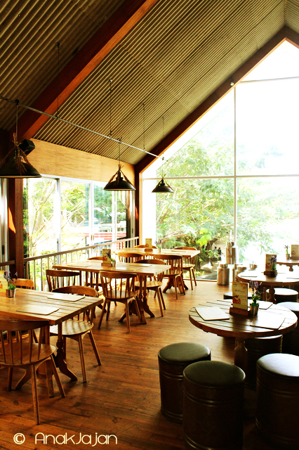 Nanny's Pavillon Barn interior