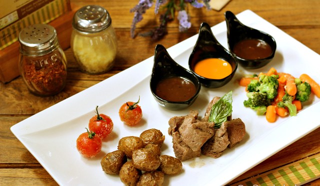 Brunch at Nanny’s Pavillon Barn