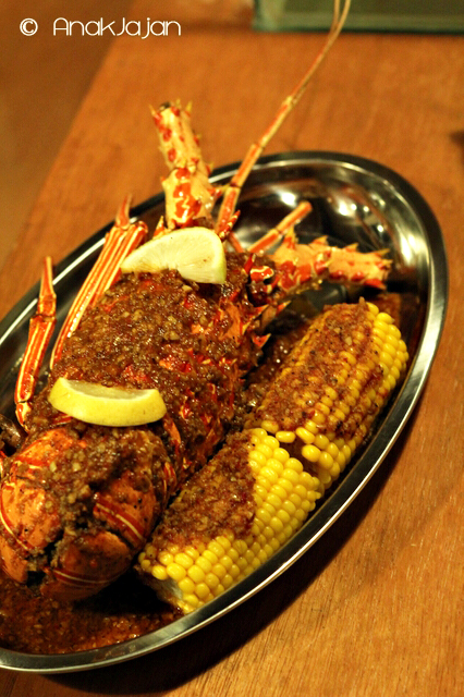 Giant Prawn IDR 130k (seasoning : The Whole “She Bang”)