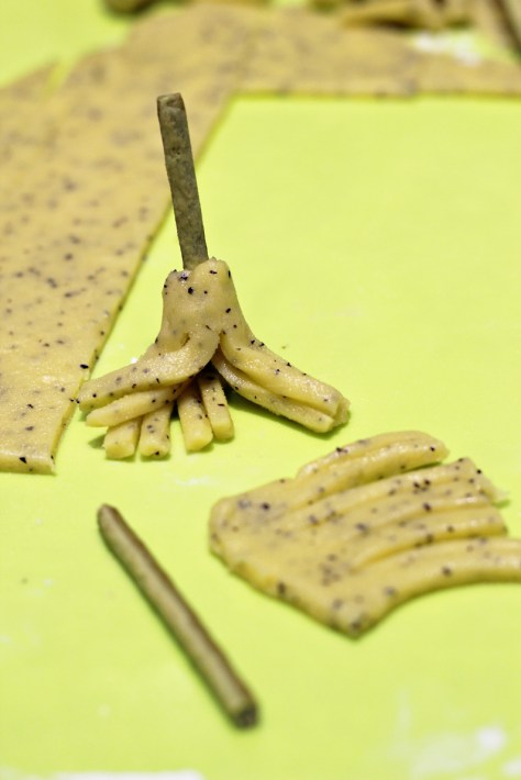 Witch Broom (sticknya menggunakan Pretz rasa greentea)