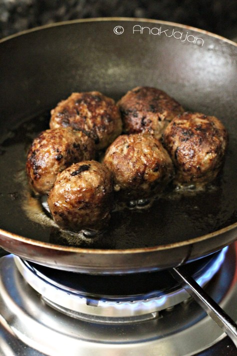 masaman curry meatball sandwich