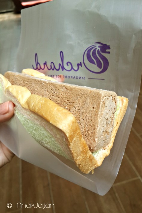 Chocolate Flavor dengan Rainbow Bread