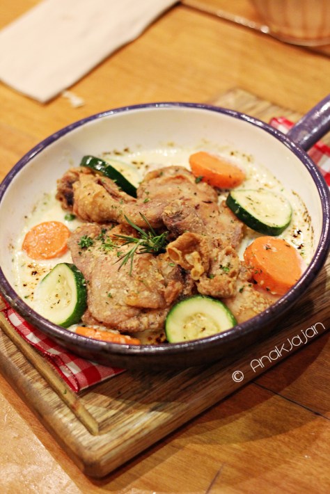 Grandma's Chicken Casserole with Creamy White Wine Sauce IDR 110k