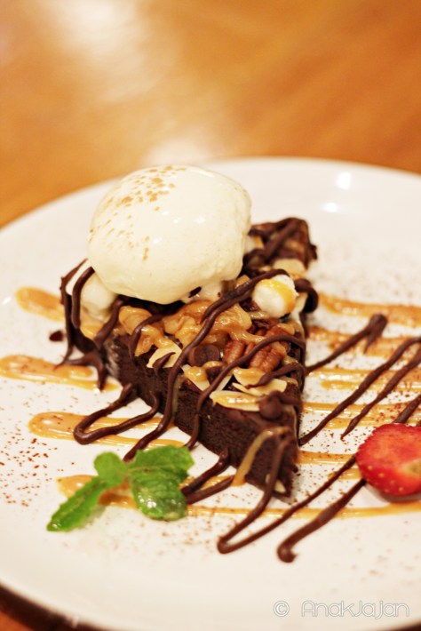 Rocky-road 'Flourless' cake IDR 49k