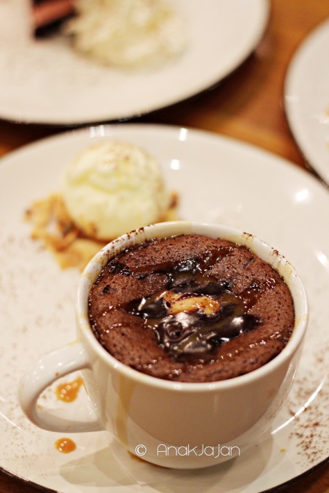 Chocolate Peanut Butter Lava Cake IDR 69k