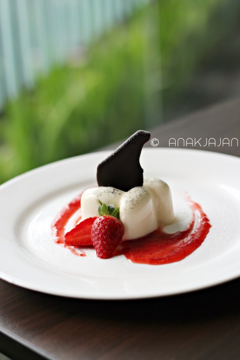 Panna Cotta IDR 48k