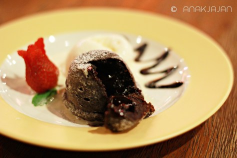 Molten Chocolate Cake with Vanilla Ice Cream IDR 40k