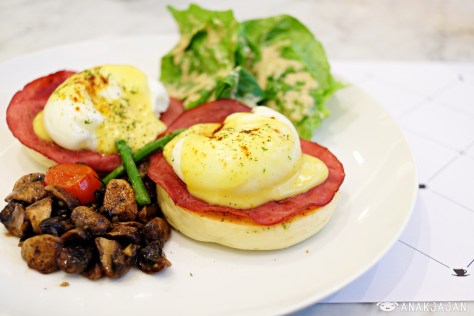 Eggs Benedict IDR 65k