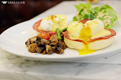 Eggs Benedict IDR 65k
