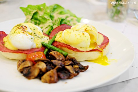 Eggs Benedict IDR 65k