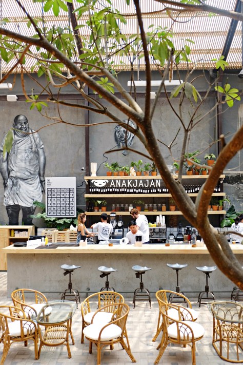 Three Buns Burger and Heads