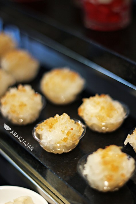 Sticky Rice with Crunchy Sugar on top