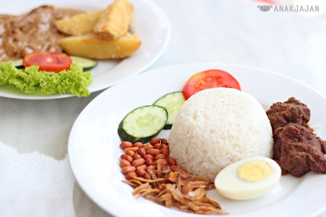 Nasi Lemak with Beef Rendang IDR 35k