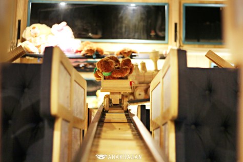 Can you see the railway??