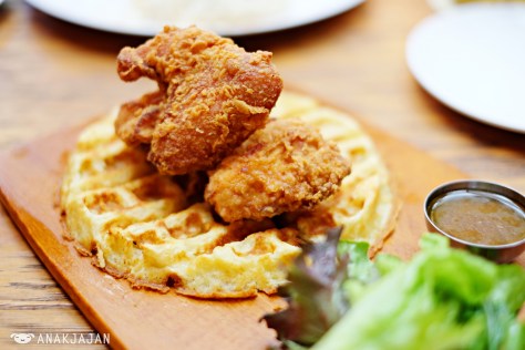 Fried Chicken & Waffle IDR 88k