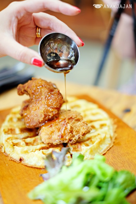 Fried Chicken & Waffle IDR 88k