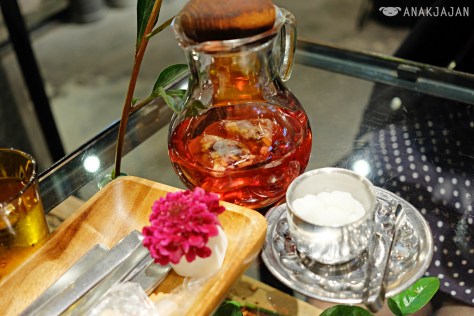 Rose Tea 756 Yen or 540 Yen drink set