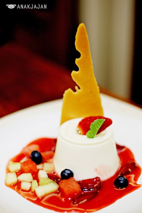 Pana Cotta & Berry Sauce IDR 58k