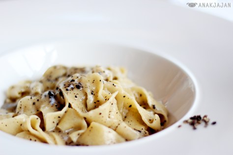 Fettuccine with Black Truffle Sauce