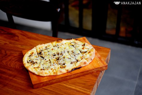White Truffle Pizza IDR 85k
