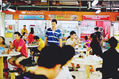 Can you spot the Nasi Kari Bagan Stall?? (Blue Banner)