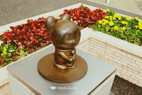 Dorami Statue in front of Noborito Station