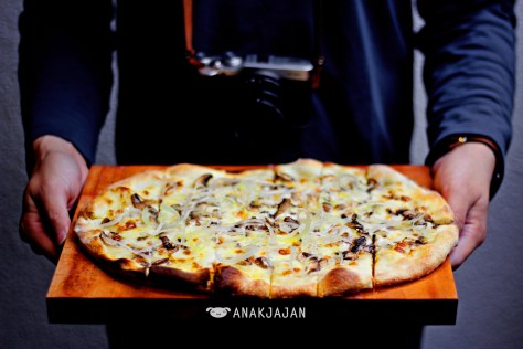 White Truffle Pizza IDR 85k