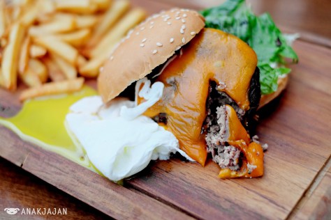 Branche Beef Burger IDR 95k