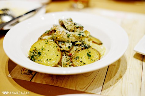 Peperoncino Basil with Potato and Chicken Sausahe IDR 55k