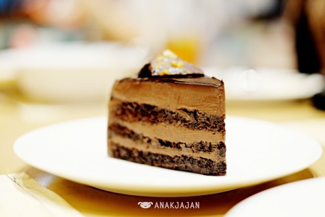 Hazelnut Dark Chocolate Cake IDR 42k