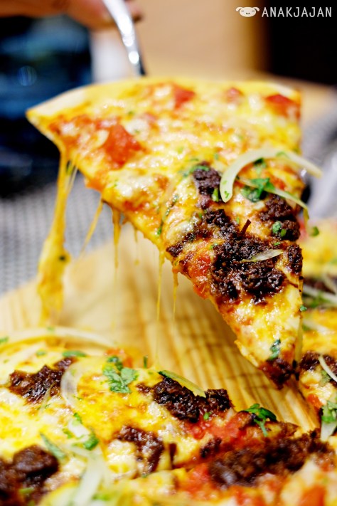 Rendang Pizza