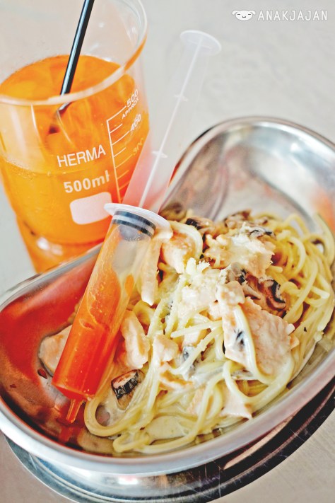 Spaghetti Salmon and Mushroom IDR 52k