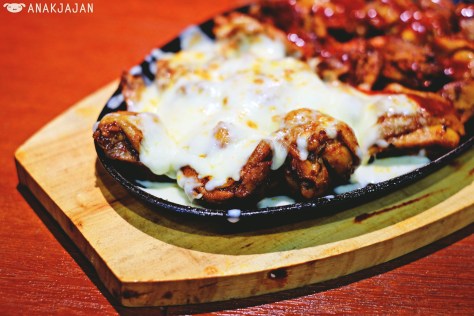 Cheese Chilli Chicken IDR 62k (Small) / IDR 88k (Regular) / IDR 108k (Large)