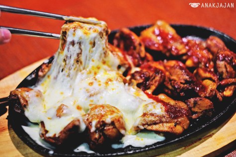 Cheese Chilli Chicken IDR 62k (Small) / IDR 88k (Regular) / IDR 108k (Large); Jeans Chilli Chicken IDR 52k (Small) / IDR 78k (Regular) / IDR 98k (Large)