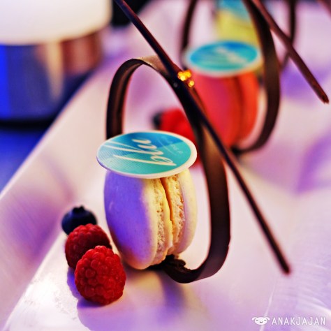 BLU Macarons