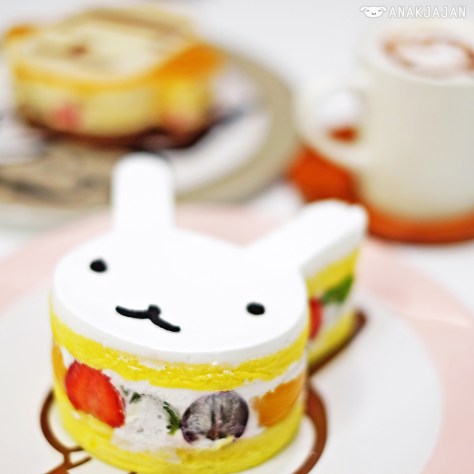 White Rabbit's Vanilla Fruit Cake IDR 55k