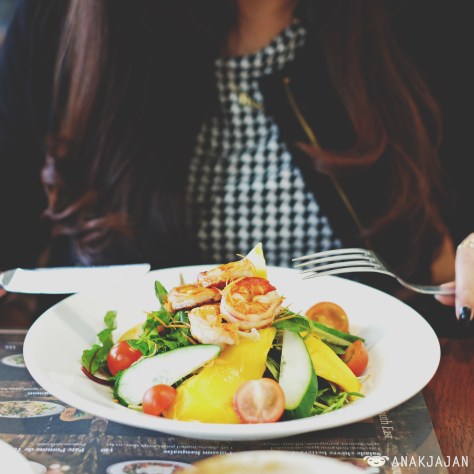 Salade Crevettes Mangue IDR 100k