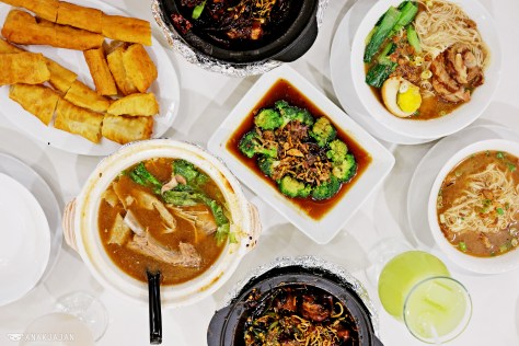 Mee Sua with Sliced Pork IDR 29k, Plain Mee Sua IDR 15k,  Fried Dough (Cakwe) IDR 12k, Broccoli with Mushroom IDR 28k