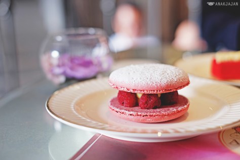Macaron Raspberry Sandwich IDR 40k
